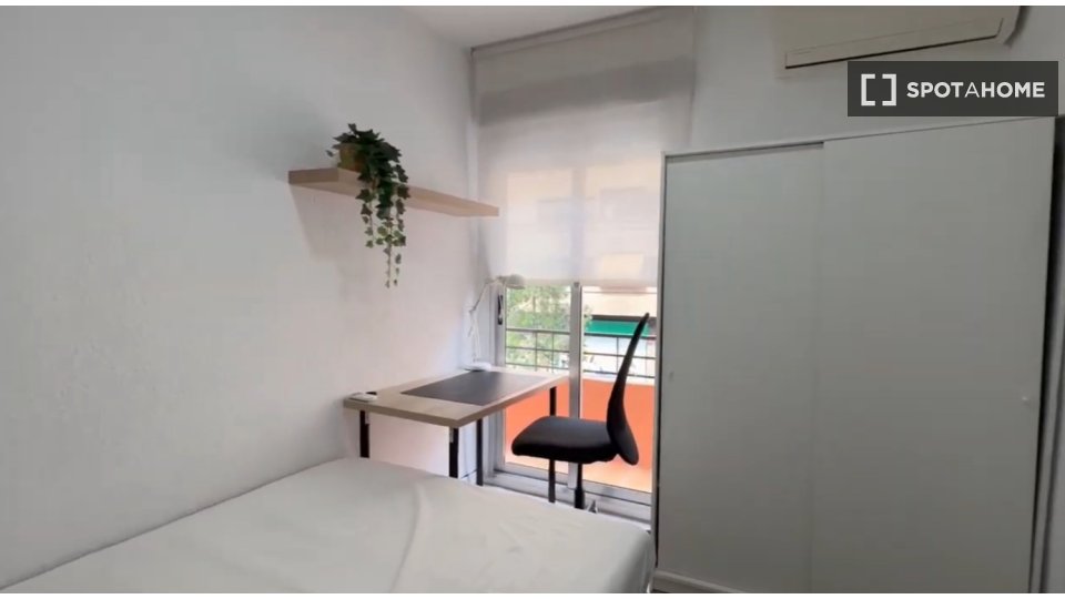 Habitación en piso compartido de 4 habitaciones, Mont-Olivet