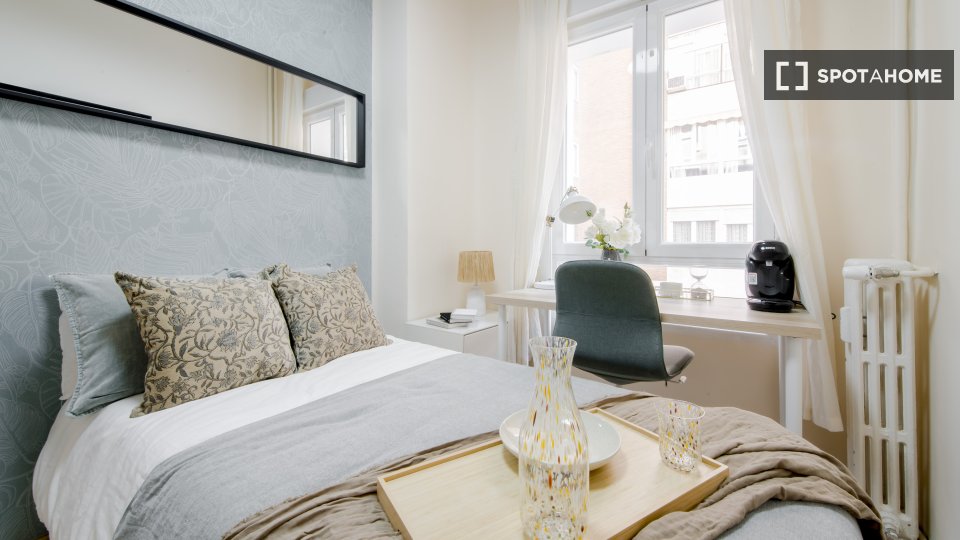 Double room Madrid, 7 beds, 200m² — photo 8