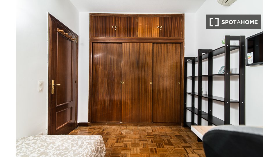 Double room Madrid, 5 beds, 133m² — photo 46