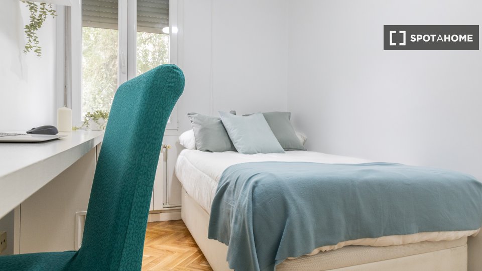 Double room Madrid, 5 beds — photo 14