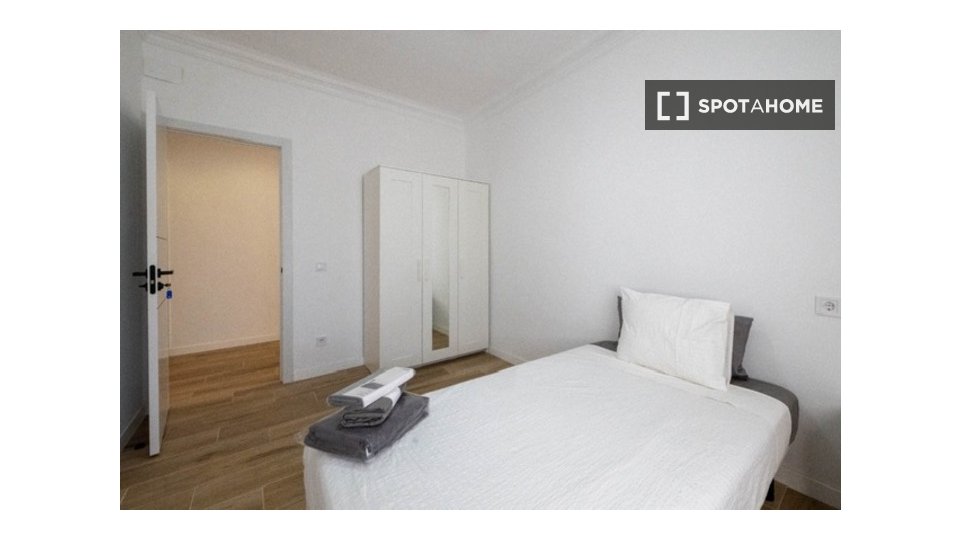 Double room Barcelona, 5 beds, 128m² — photo 28