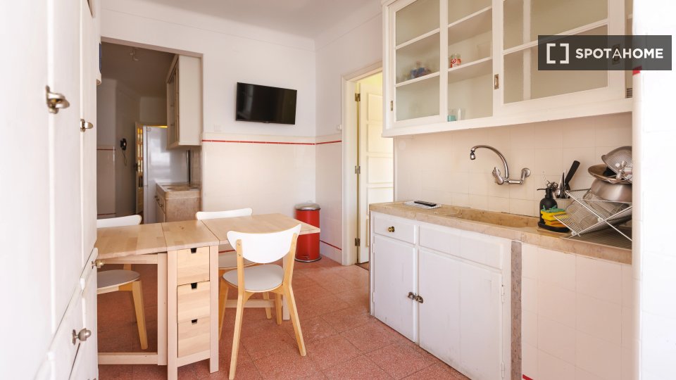 Double room Lisbon, 6 beds — photo 4