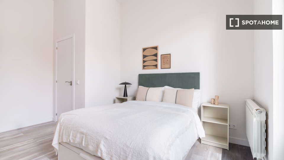 Double room Madrid, 7 beds, 230m² — photo 11