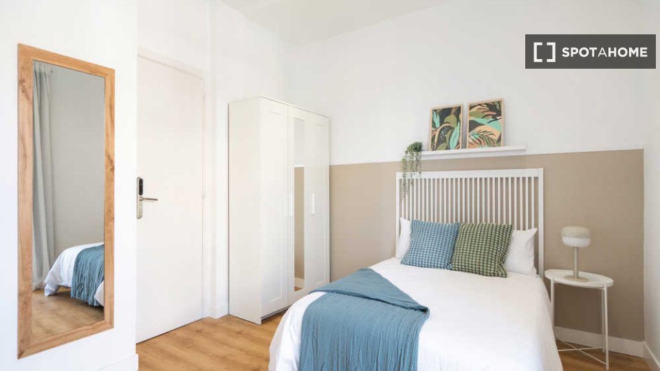 Double room Madrid, 8 beds — photo 32