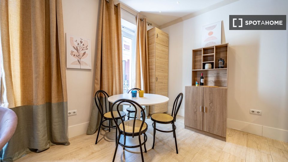 Apartment Madrid, 3 beds, 90m² — photo 2
