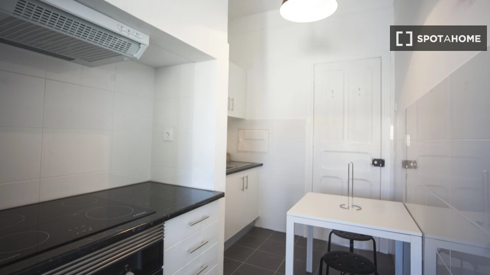 Double room Lisbon, 4 beds — photo 4