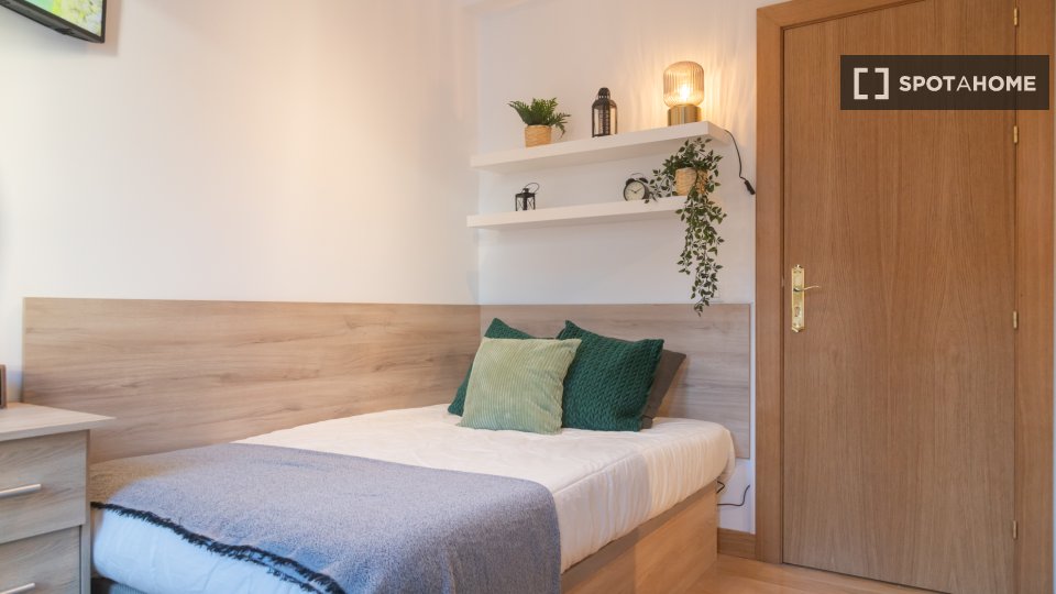 Double room Madrid, 11 beds — photo 14