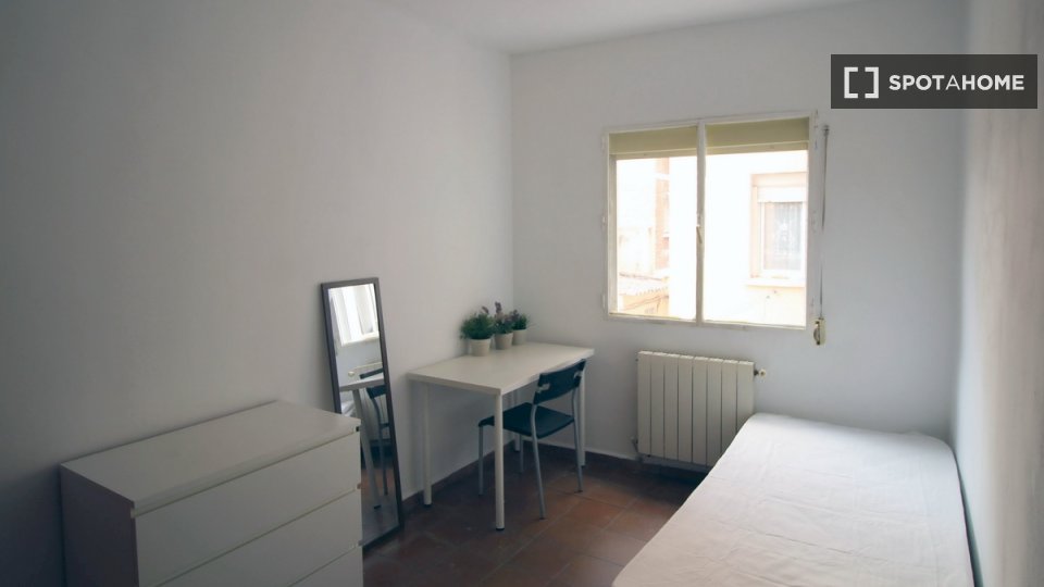Double room Madrid, 4 beds — photo 12