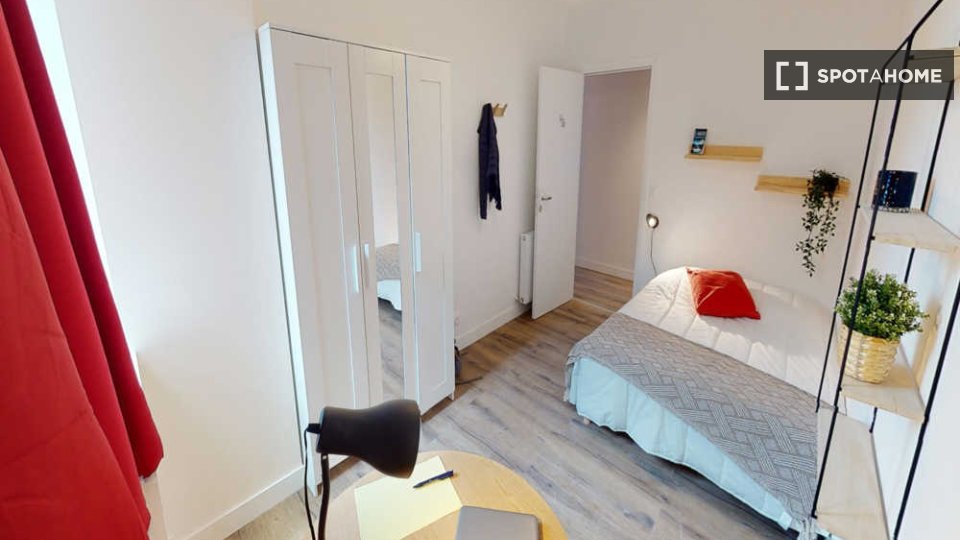 Double room Paris, 11 beds, 190m² — photo 1