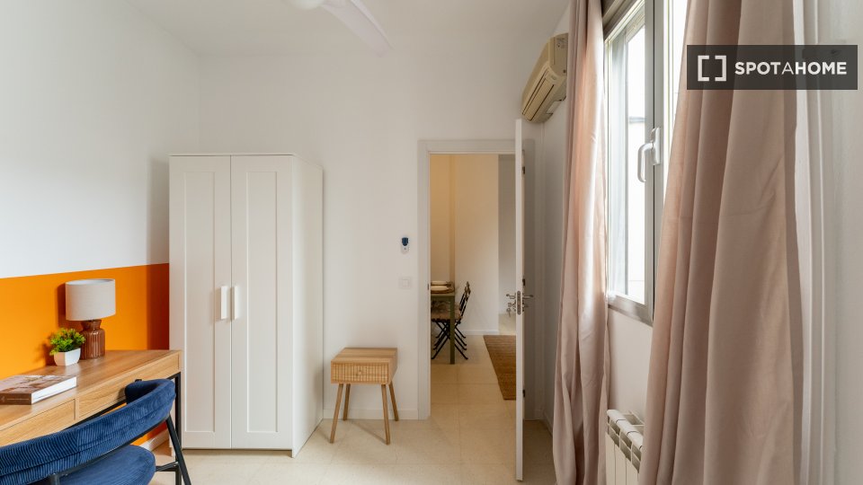 Double room Madrid, 3 beds — photo 6