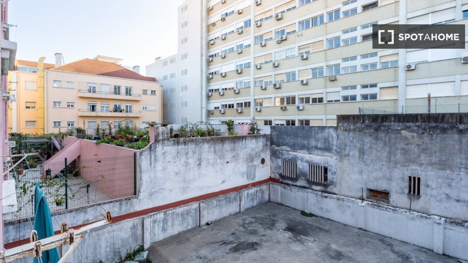 Double room Lisbon, 5 beds — photo 10