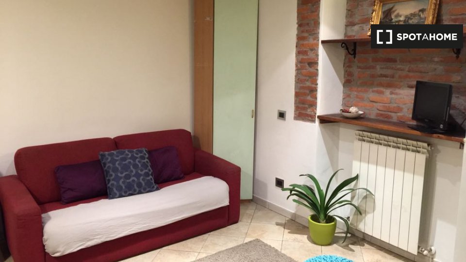 Accogliente monolocale in affitto a Stadera, Milano - en Milán