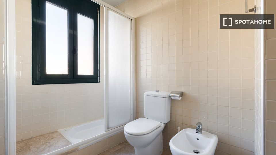 Apartment Barcelona, 4 beds, 105m² — photo 5