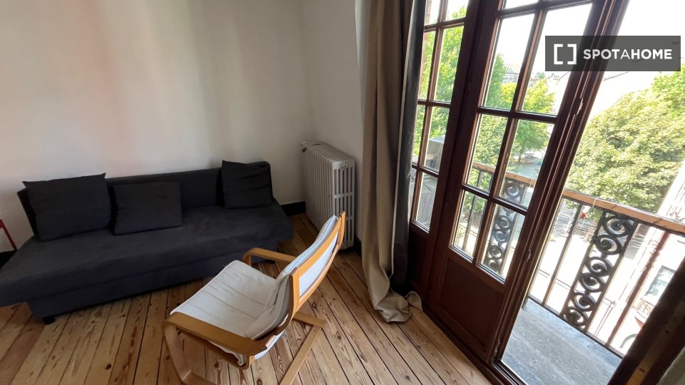 Double room Brussels, 2 beds, 23m² — photo 2
