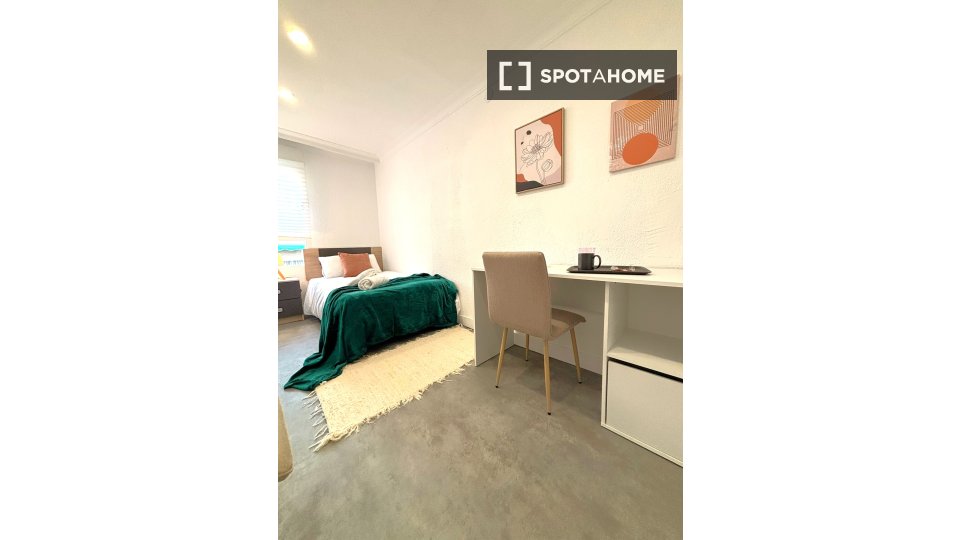 Double room Madrid, 8 beds, 160m² — photo 72