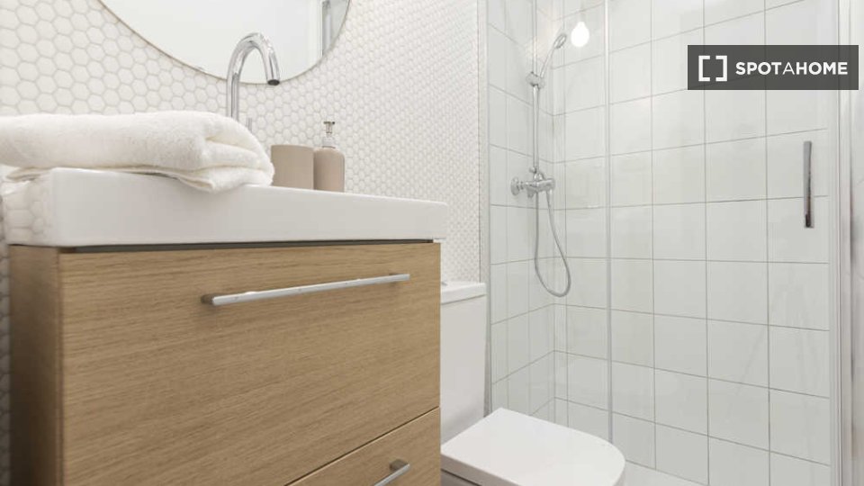 Double room Madrid, 3 beds — photo 34