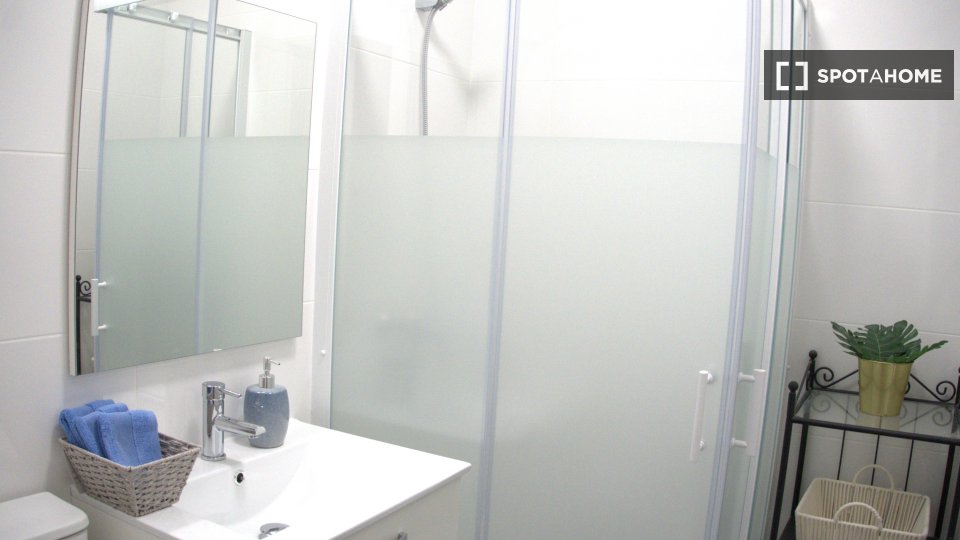 Double room Madrid, 6 beds — photo 13