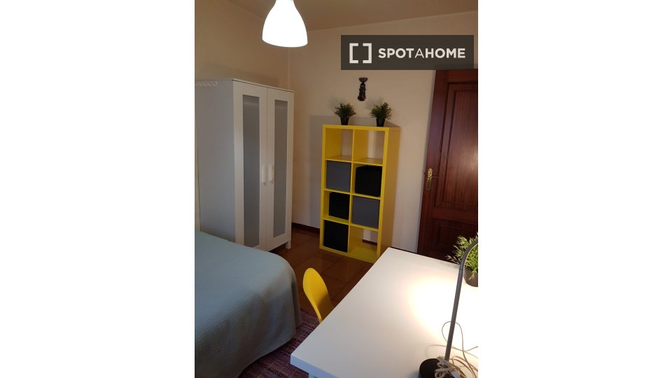 Double room Santiago_De_Compostela, 3 beds — photo 31