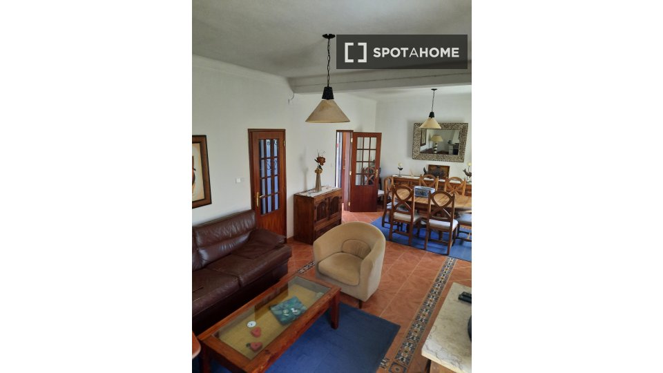 Apartment Lisbon, 3 beds, 110m² — photo 12
