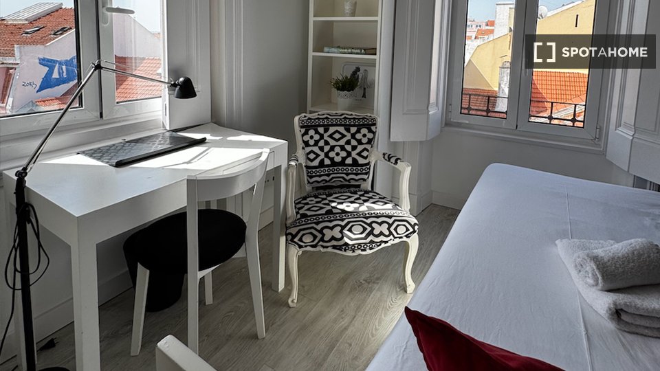 Double room Lisbon, 4 beds — photo 9