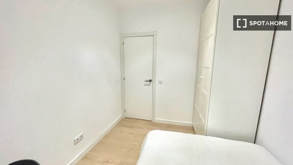 Double room Madrid, 12 beds — photo 14