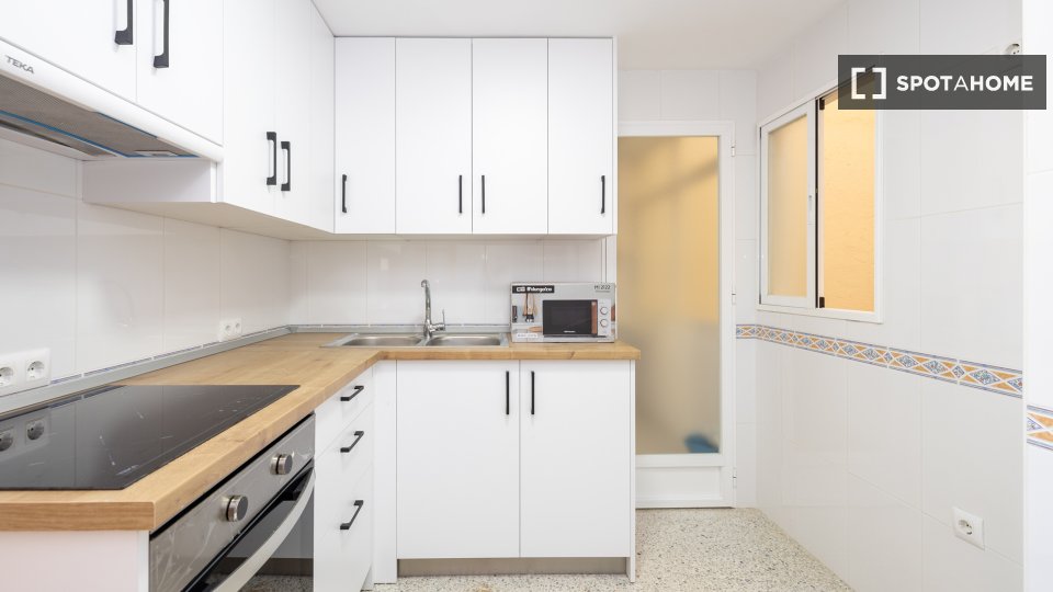 Apartment Granada, 4 beds, 114m² — photo 3