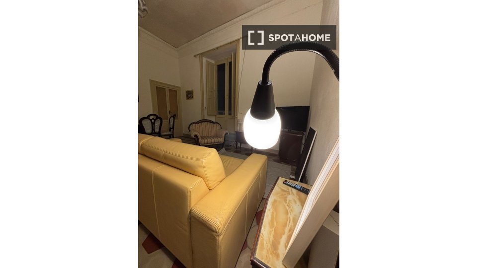 Double room Naples, 2 beds — photo 15