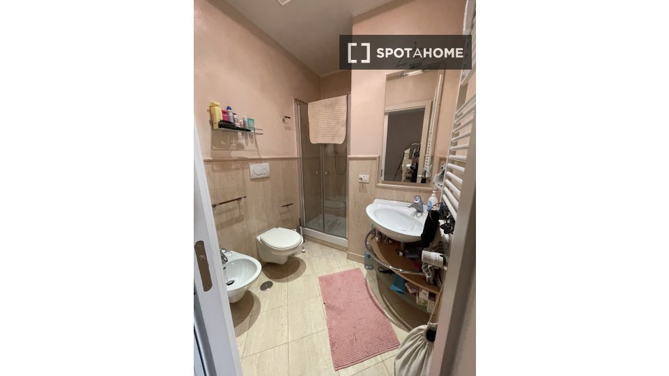 Double room Rome, 1 bed, 90m² — photo 2