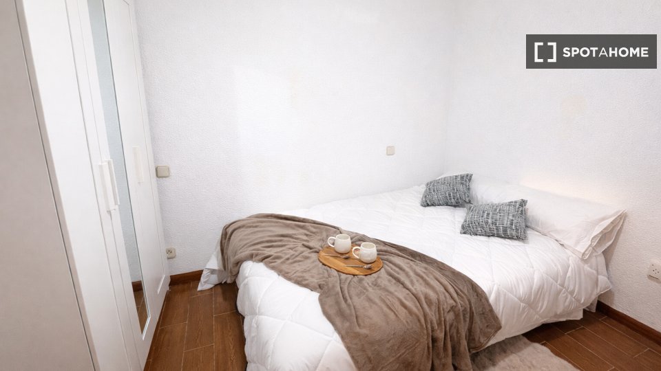 Double room Madrid, 4 beds, 75m² — photo 11