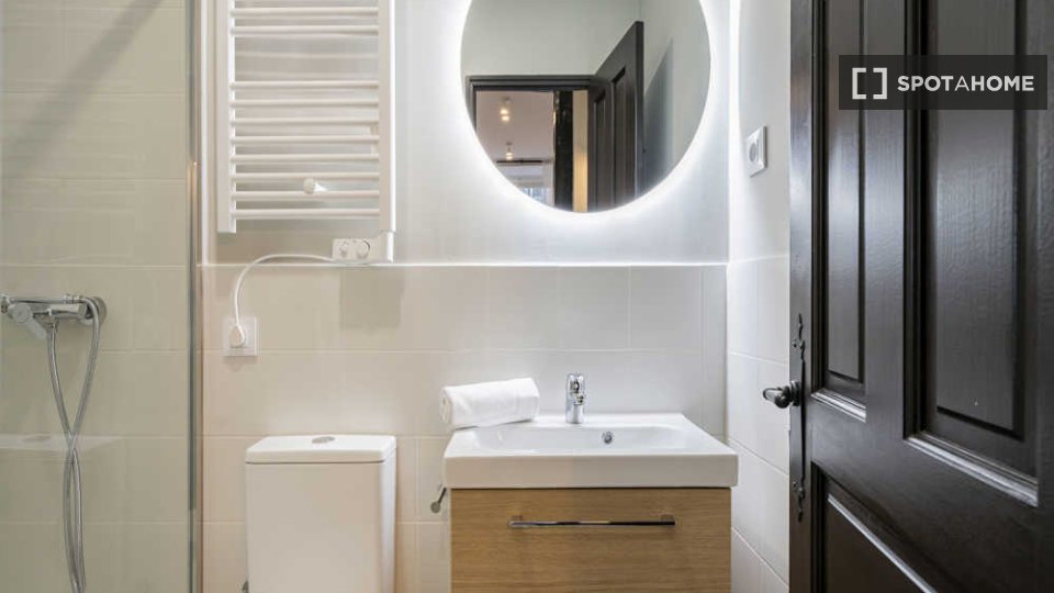 Double room Madrid, 6 beds — photo 28