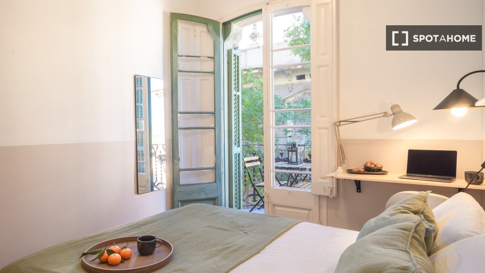 Double room Barcelona, 5 beds, 120m² — photo 13