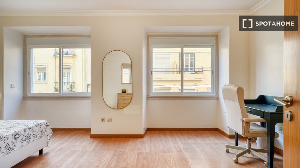Double room Lisbon, 4 beds — photo 8