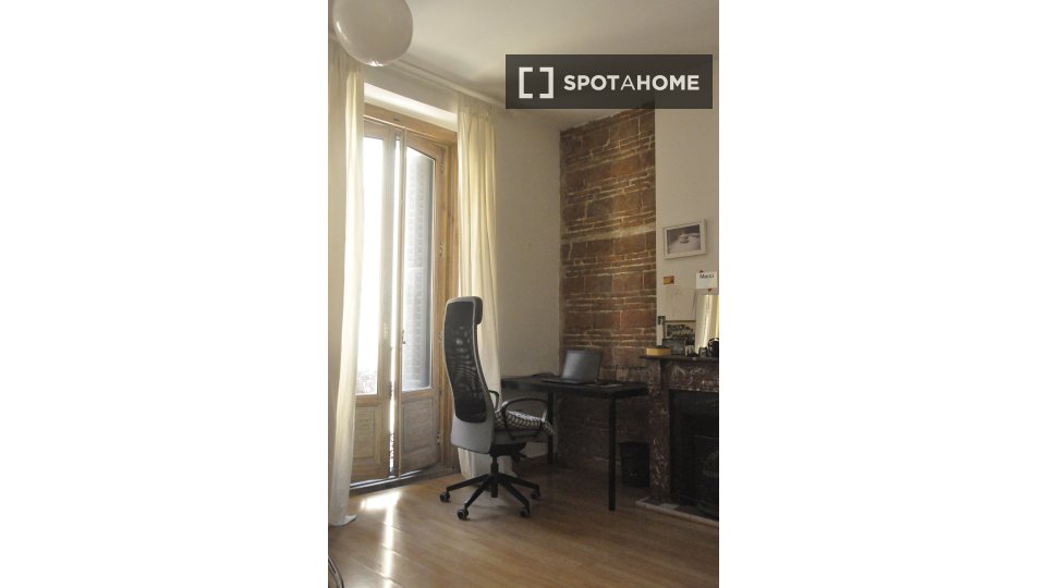 Double room Madrid, 2 beds — photo 6