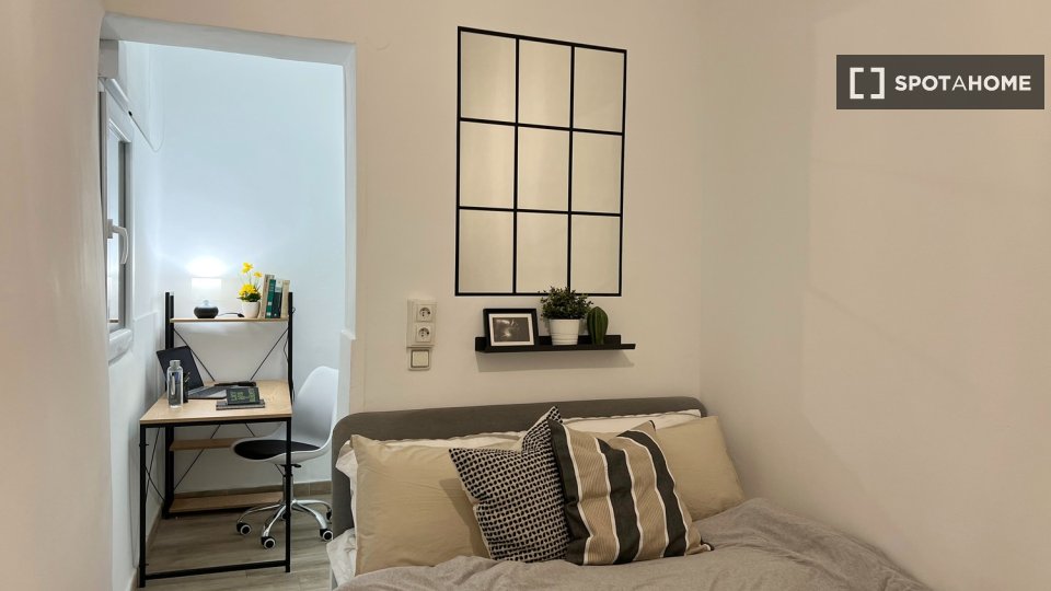 Double room Madrid, 3 beds — photo 24