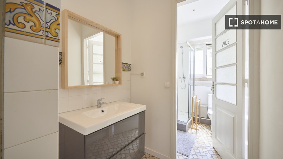 Double room Lisbon, 6 beds — photo 13