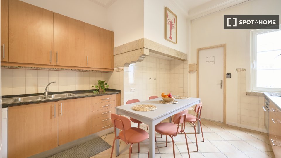 Double room Lisbon, 6 beds — photo 19