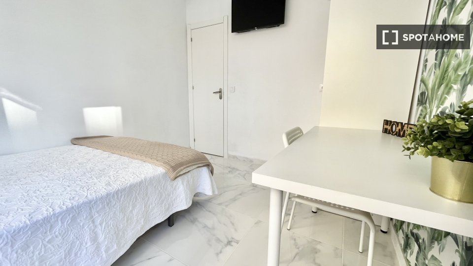 Habitación en piso compartido en La Palmilla, Sevilla.
