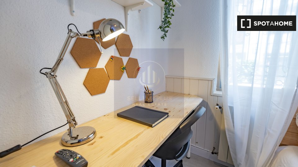 Double room Madrid, 5 beds, 120m² — photo 3