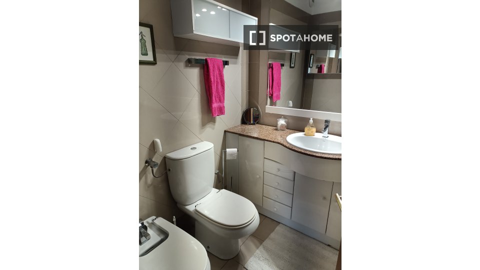Double room Lisbon, 1 bed — photo 7