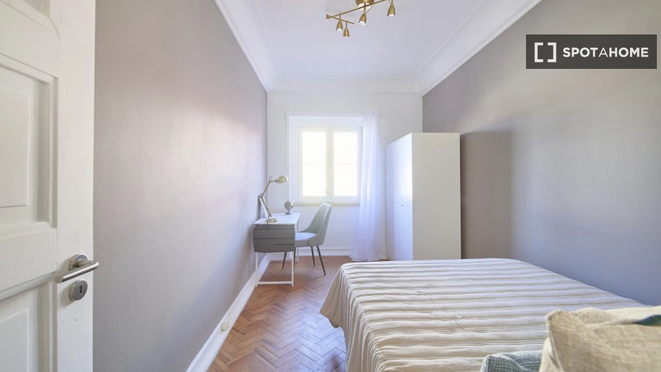 Double room Lisbon, 6 beds — photo 11