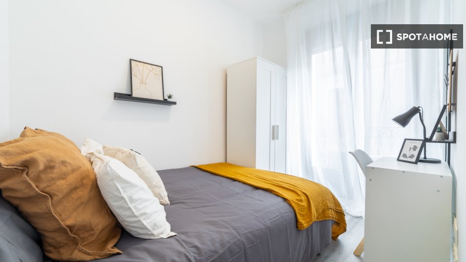 Double room Madrid, 9 beds, 108m² — photo 10