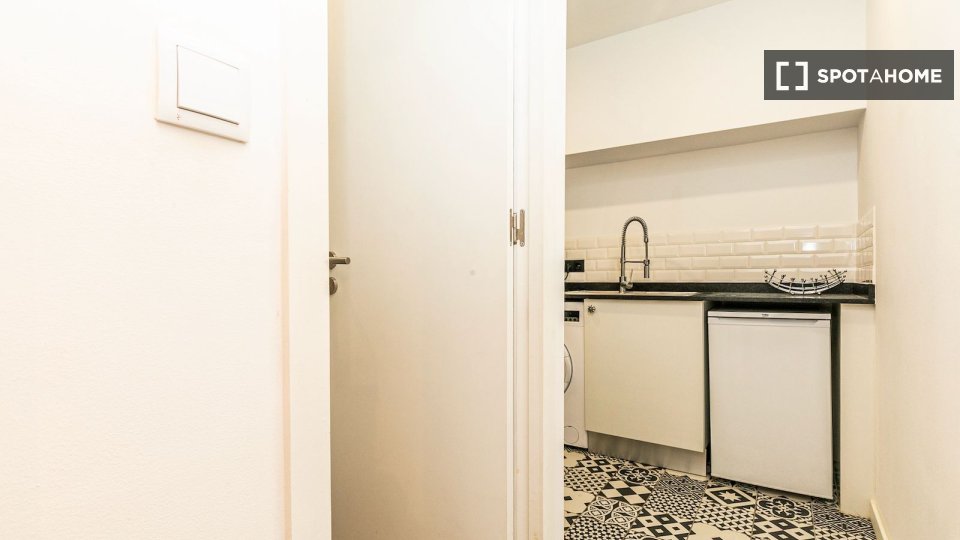 Apartment mono Lisbon — photo 11