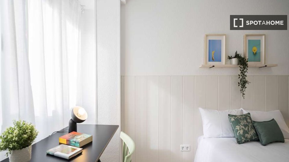 Double room Madrid, 25 beds — photo 19