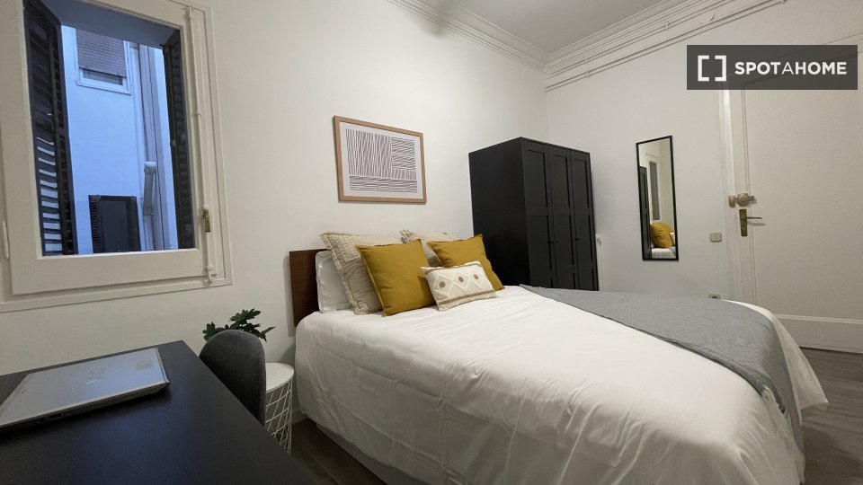 Double room Barcelona, 6 beds, 140m² — photo 4