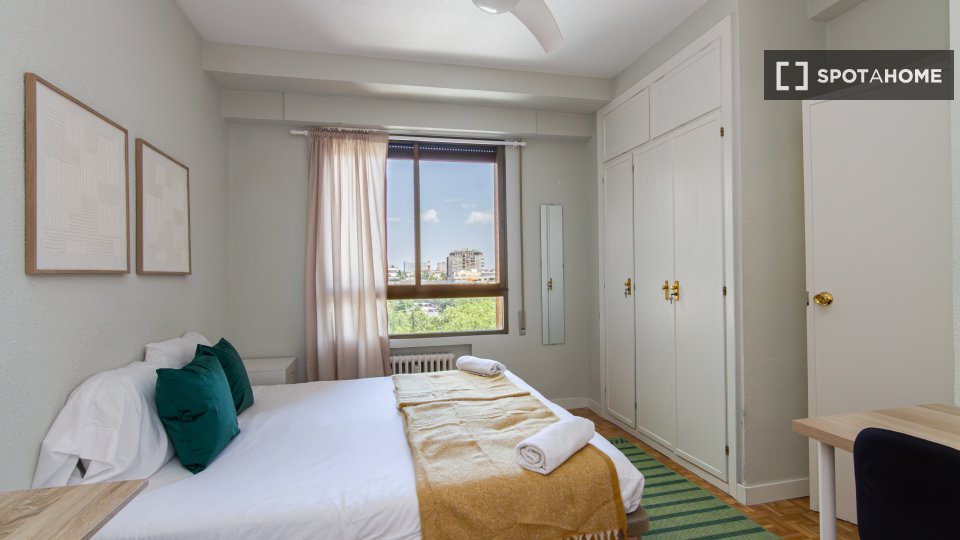 Double room Madrid, 5 beds — photo 40