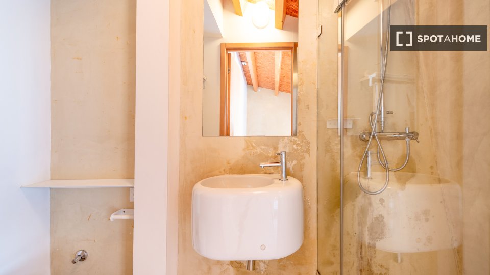 Double room Lisbon, 6 beds, 162m² — photo 2
