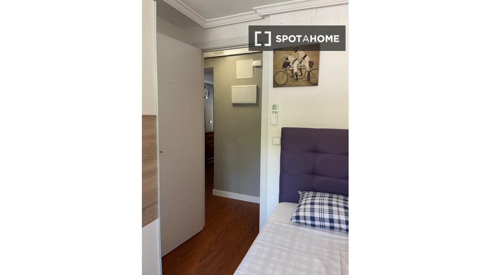 Double room Madrid, 3 beds — photo 35