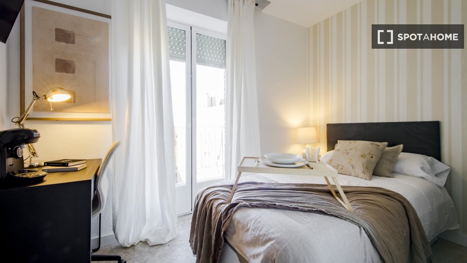 Double room Madrid, 6 beds, 120m² — photo 8