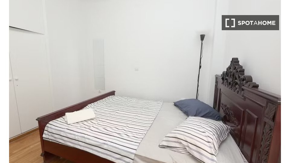 Double room Athens, 3 beds — photo 2