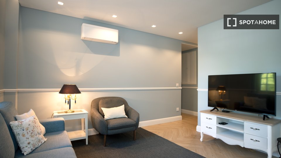 Apartment Lisbon, 2 beds, 85m² — photo 5